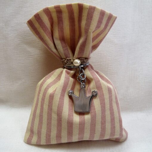 Μπομπονιέρα Βαμβακερό Ριγέ Πουγκί Με Μπρελόκ Στέμμα